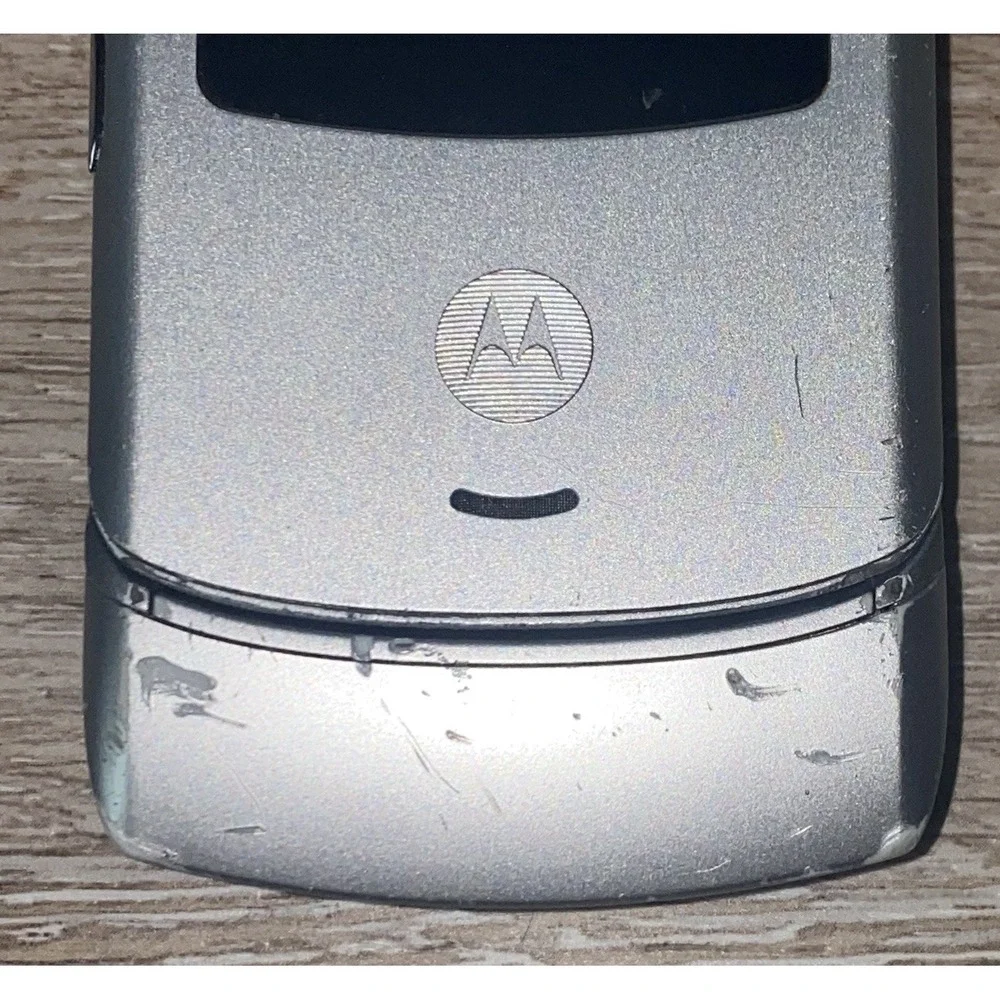 Motorola RAZR / Razor V3 - Silver ( AT&T ) Flip Phone - Needs New Battery